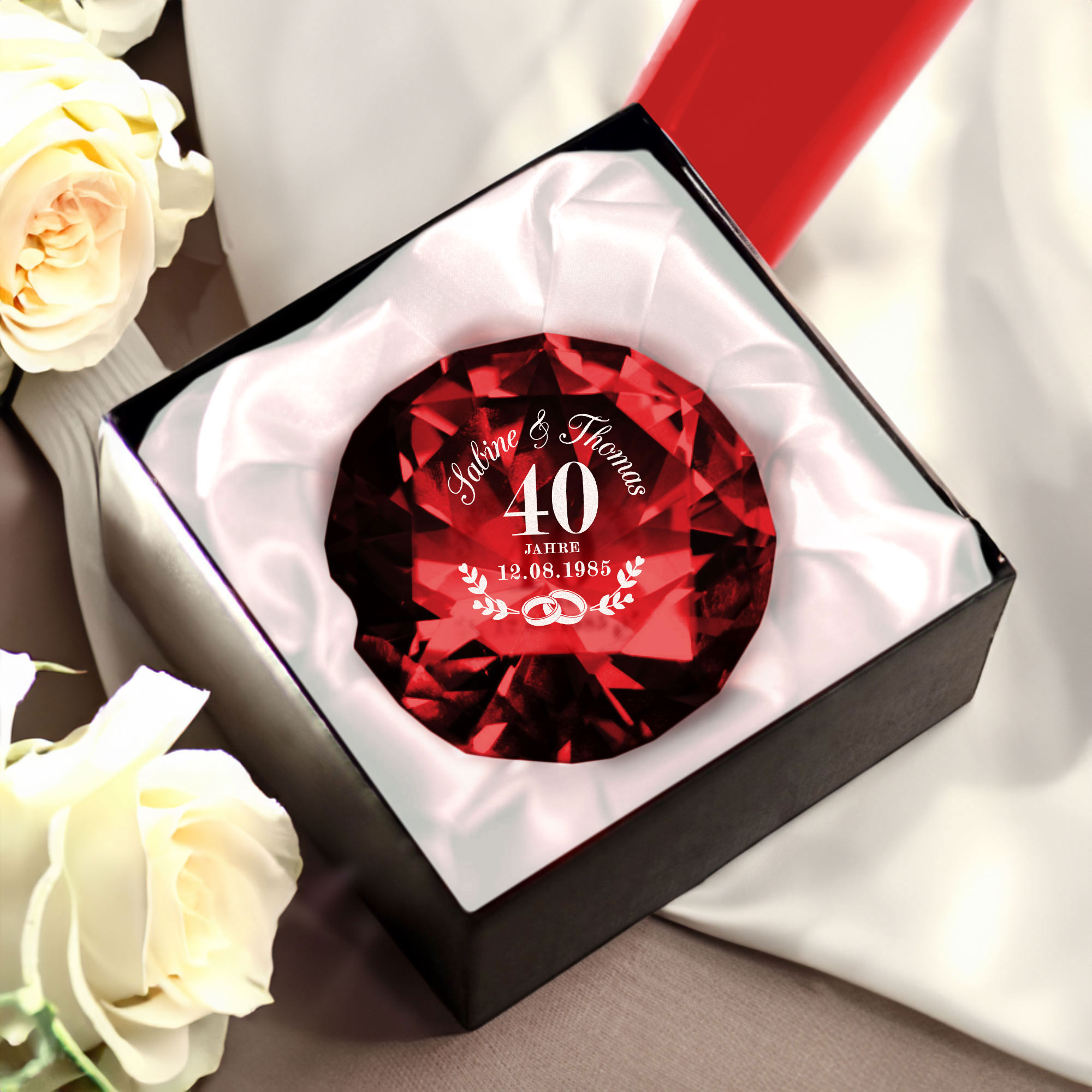 Roter Diamant Kristall mit Gravur - Rubinhochzeit
