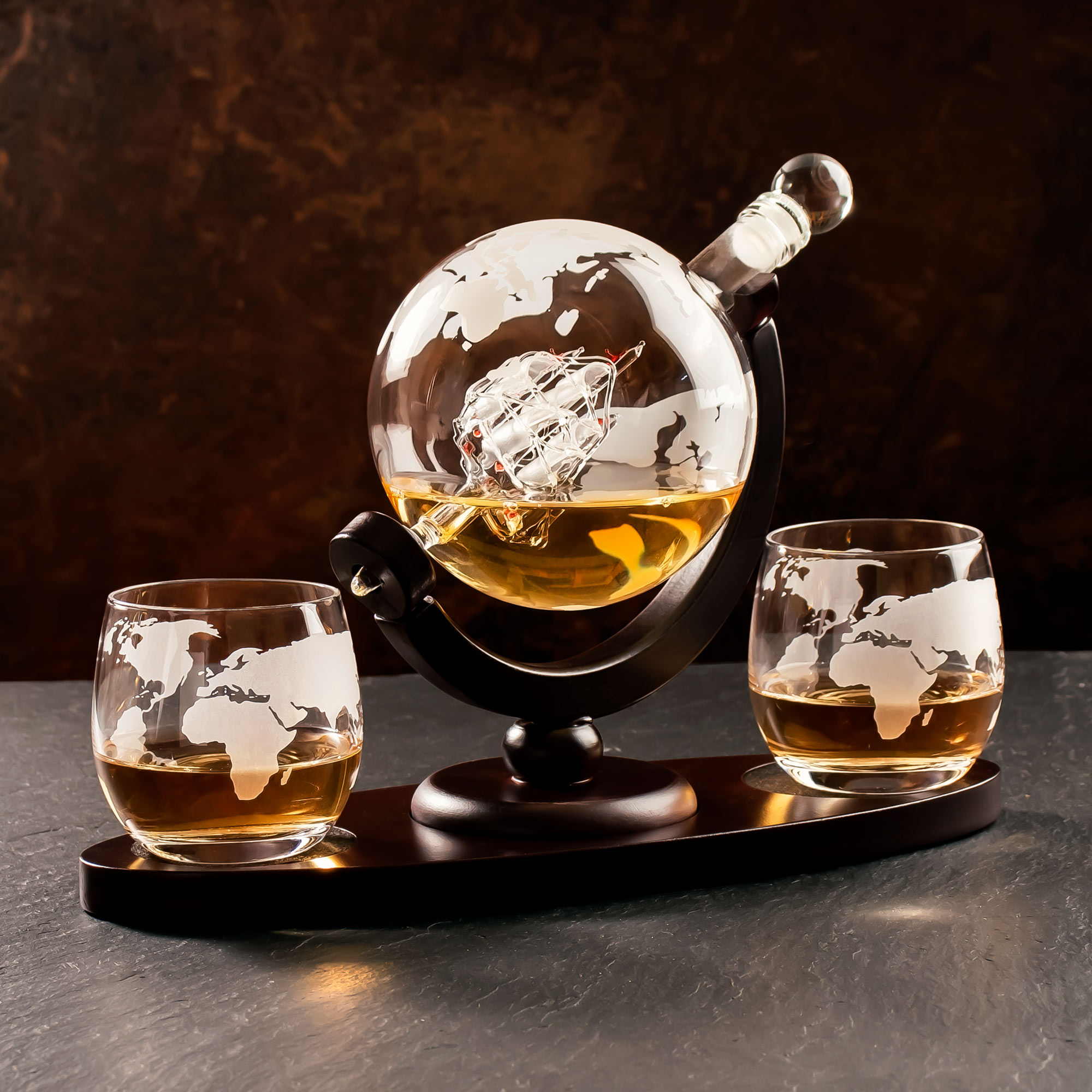 Design Whiskykaraffe Globus mit Whiskygläsern und Serviertablett
